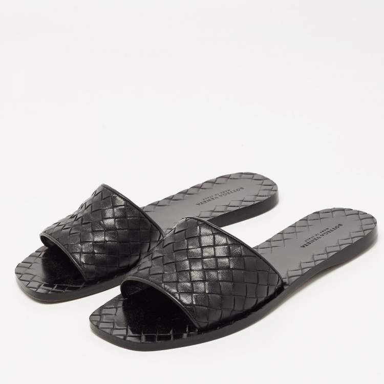 مملوكة مسبقًا Bottega Veneta Black Leather Intrecciato Flat Slides Size 36