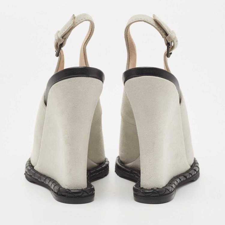 Pre Owned Bottega Veneta White/Black Leather and Suede Slingback Wedge Pumps Size 37