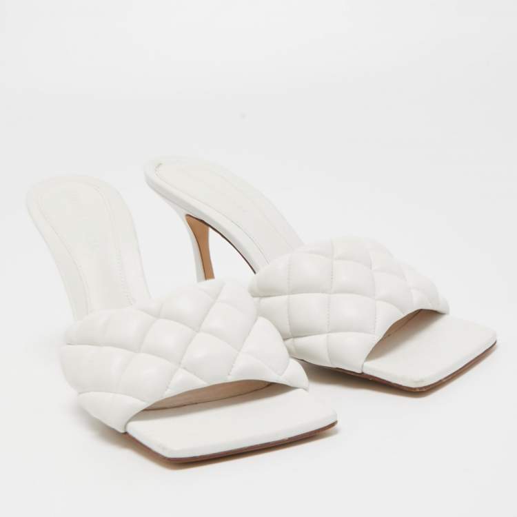 Pre Owned Bottega Veneta White Quilted Leather Lido Slide Sandals Size 38.5