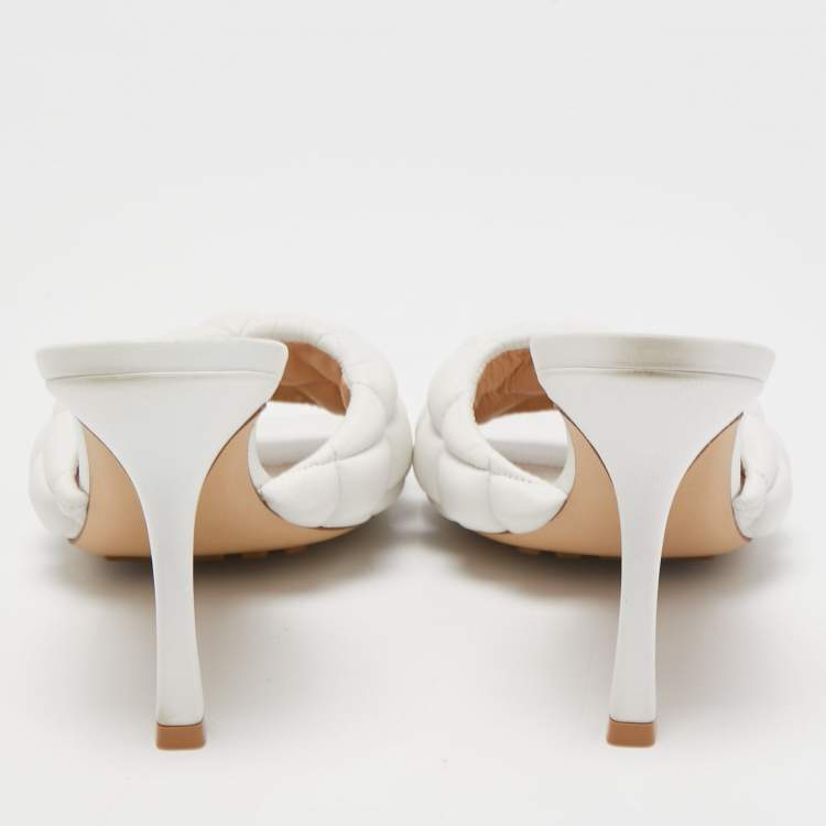 Pre Owned Bottega Veneta White Quilted Leather Lido Slide Sandals Size 38.5