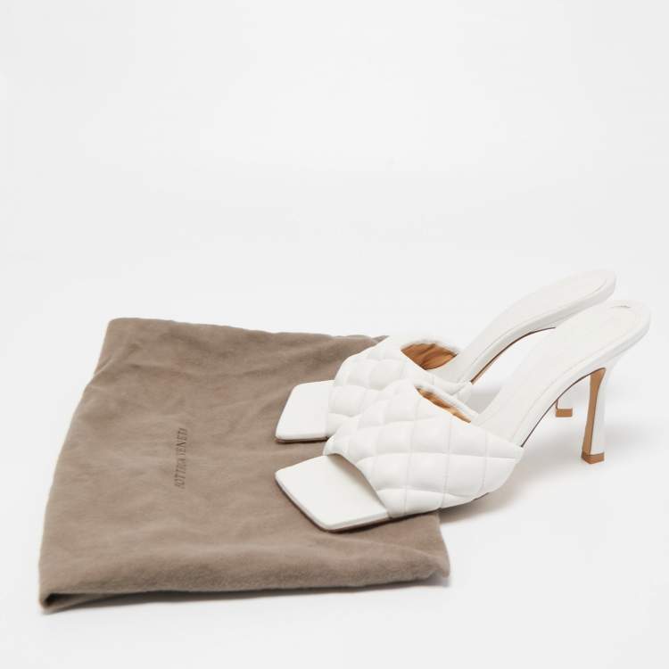 Pre Owned Bottega Veneta White Quilted Leather Lido Slide Sandals Size 38.5