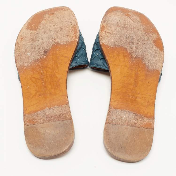مملوكة مسبقًا Bottega Veneta Blue Intrecciato Leather Flat Slides Size 38