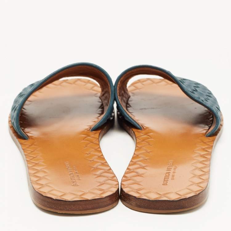 مملوكة مسبقًا Bottega Veneta Blue Intrecciato Leather Flat Slides Size 38
