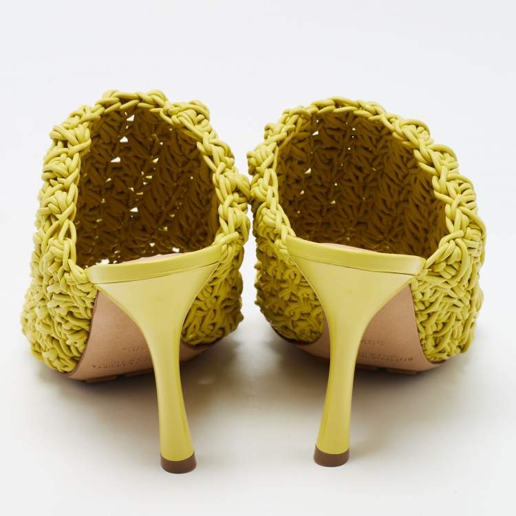 مملوكة مسبقًا Bottega Veneta Yellow Woven Leather Board Mule Sandals Size 39.5