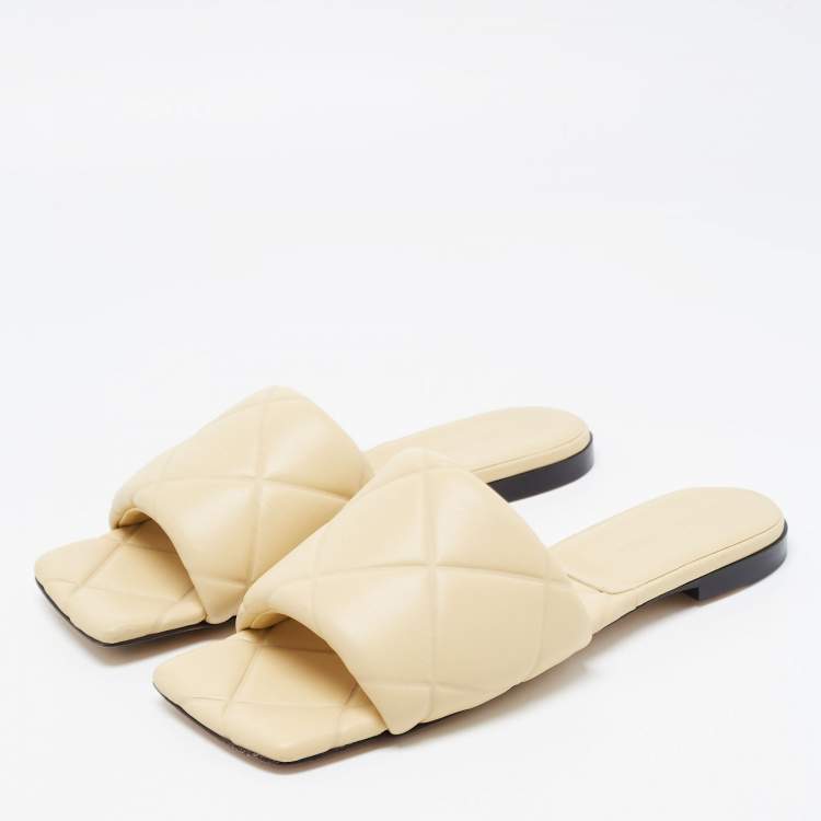 Pre Owned Bottega Veneta Cream Quilted Leather Lido Flat Slides Size 39.5