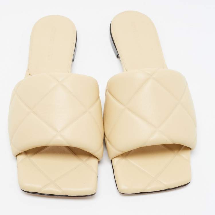 Pre Owned Bottega Veneta Cream Quilted Leather Lido Flat Slides Size 39.5