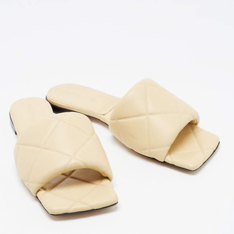 Pre Owned Bottega Veneta Cream Quilted Leather Lido Flat Slides Size 39.5