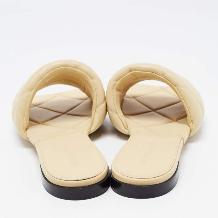 Pre Owned Bottega Veneta Cream Quilted Leather Lido Flat Slides Size 39.5