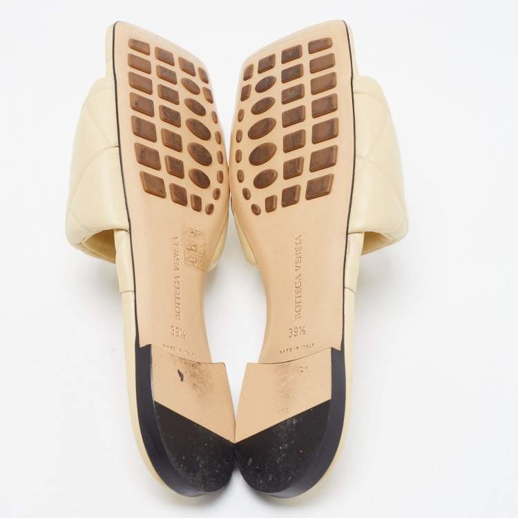 Pre Owned Bottega Veneta Cream Quilted Leather Lido Flat Slides Size 39.5