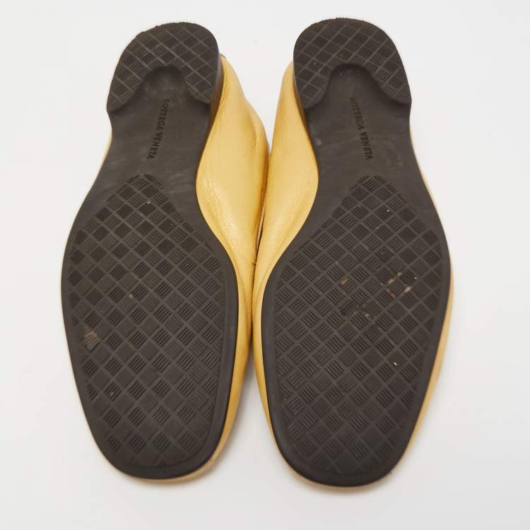 Pre Owned Bottega Veneta Yellow Intrecciato Leather Slip on Loafers Size 35