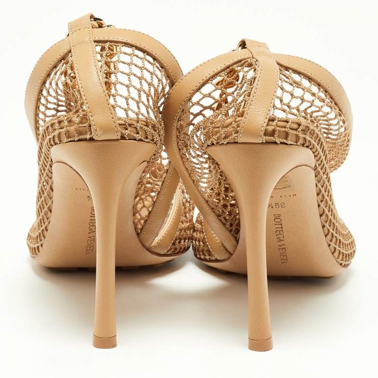 مملوكة مسبقًا Bottega Veneta Beige Mesh and Leather Chunky Chain Ankle Strap Pumps Size 39.5