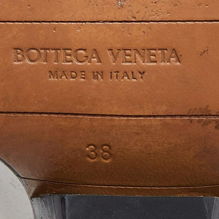 Pre Owned Bottega Veneta Off White Leather Lean Ankle Boots Size 38