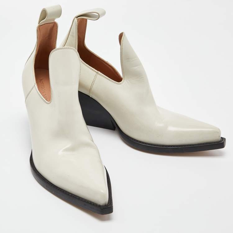 Pre Owned Bottega Veneta Off White Leather Lean Ankle Boots Size 38