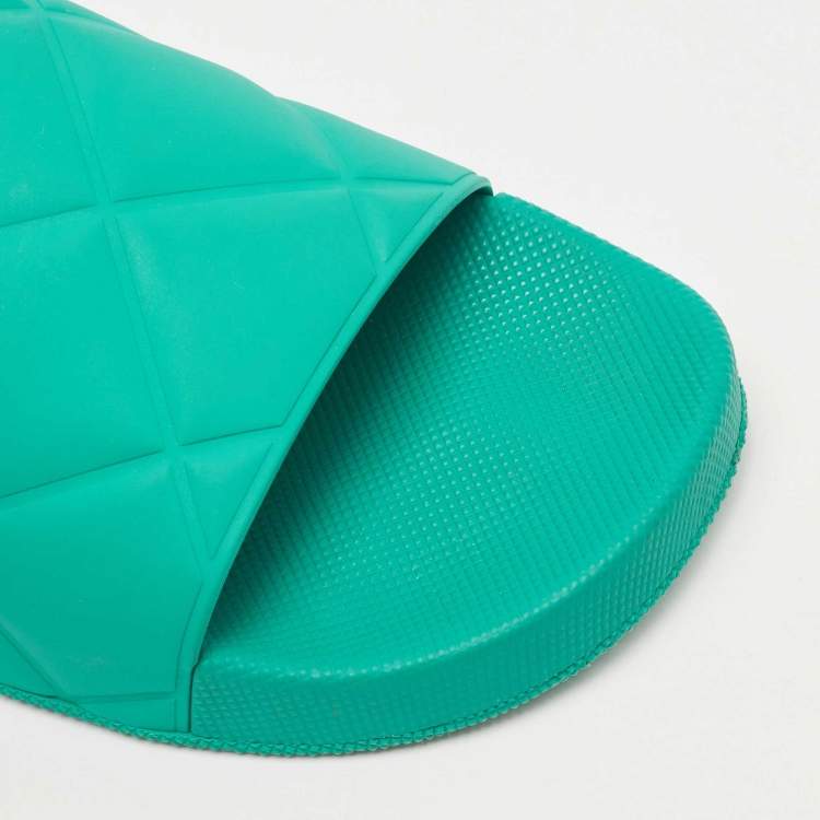 Pre Owned Bottega Veneta Green Rubber Pool Flat Slides Size 37