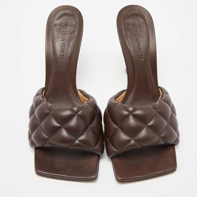 مملوكة مسبقًا Bottega Veneta Brown Quilted Padded Leather Slide Sandals Size 38.5