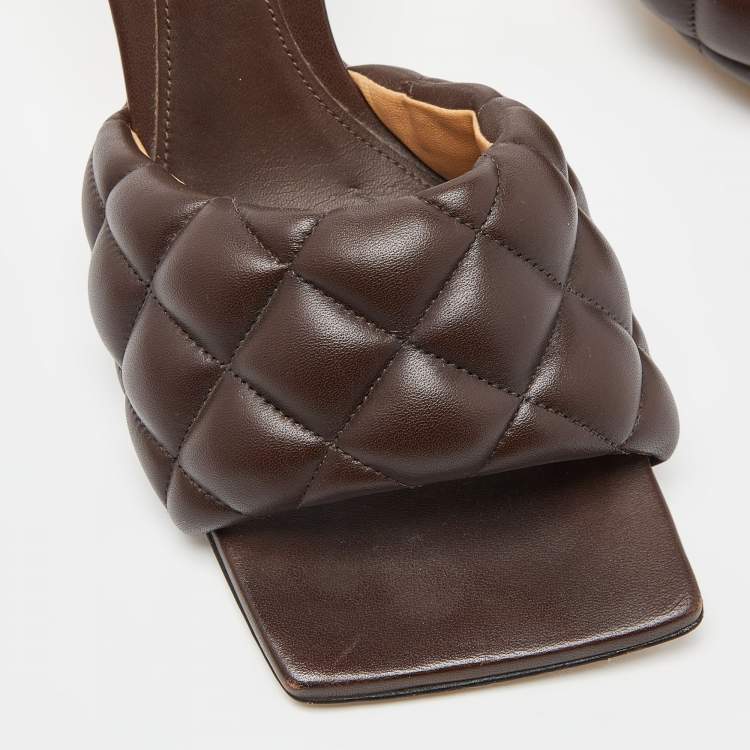 مملوكة مسبقًا Bottega Veneta Brown Quilted Padded Leather Slide Sandals Size 38.5