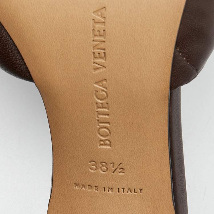 مملوكة مسبقًا Bottega Veneta Brown Quilted Padded Leather Slide Sandals Size 38.5