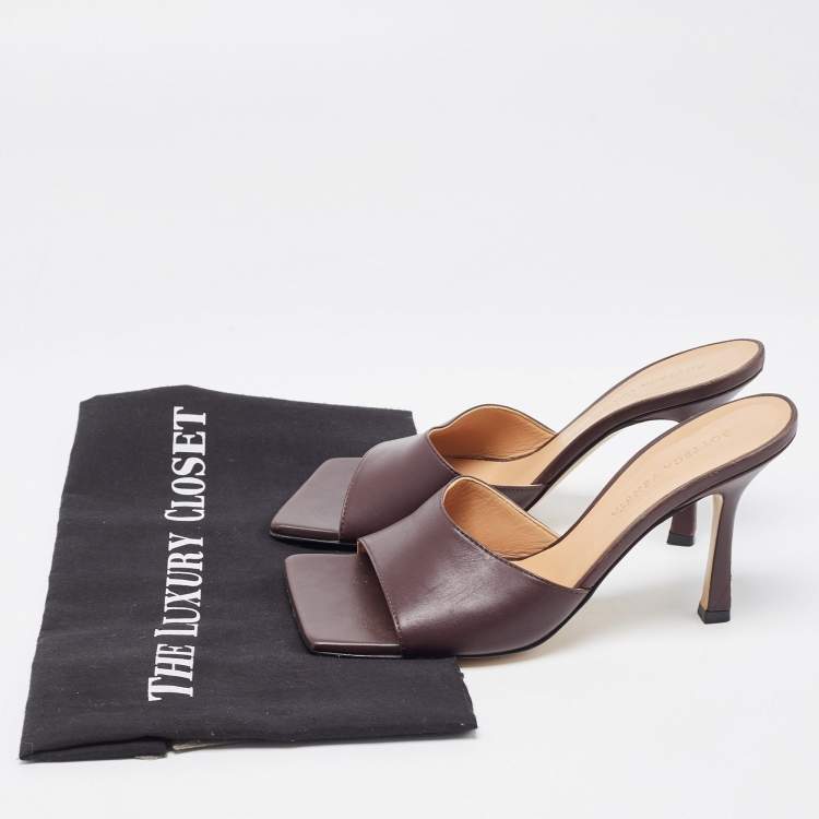 مملوكة مسبقًا Bottega Veneta Brown Leather Square Toe Slide Sandals Size 36.5