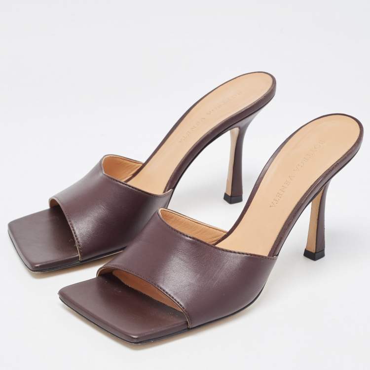 مملوكة مسبقًا Bottega Veneta Brown Leather Square Toe Slide Sandals Size 36.5