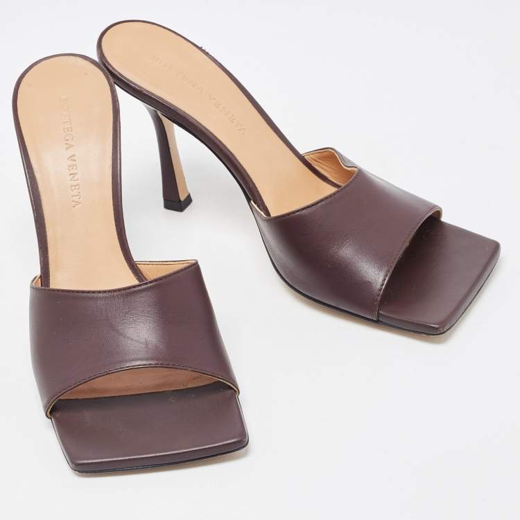 مملوكة مسبقًا Bottega Veneta Brown Leather Square Toe Slide Sandals Size 36.5