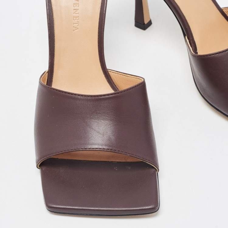 مملوكة مسبقًا Bottega Veneta Brown Leather Square Toe Slide Sandals Size 36.5