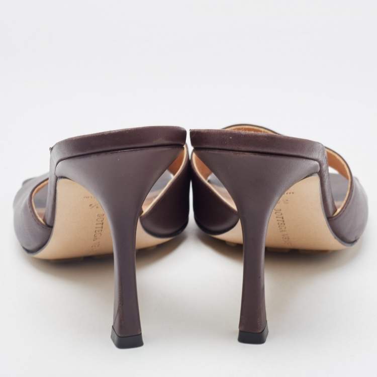مملوكة مسبقًا Bottega Veneta Brown Leather Square Toe Slide Sandals Size 36.5