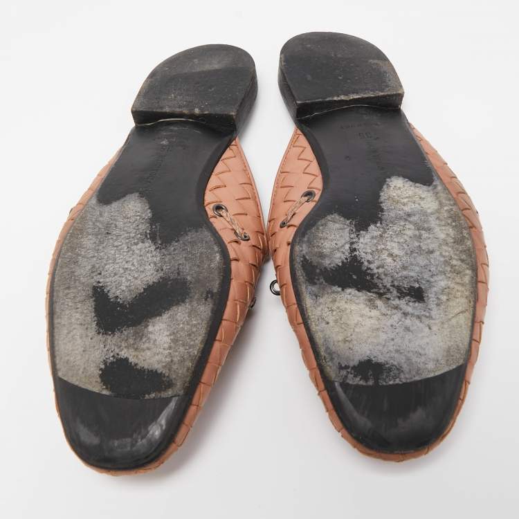 Pre Owned Bottega Veneta Beige Intreciatto Leather and Python Mules 35