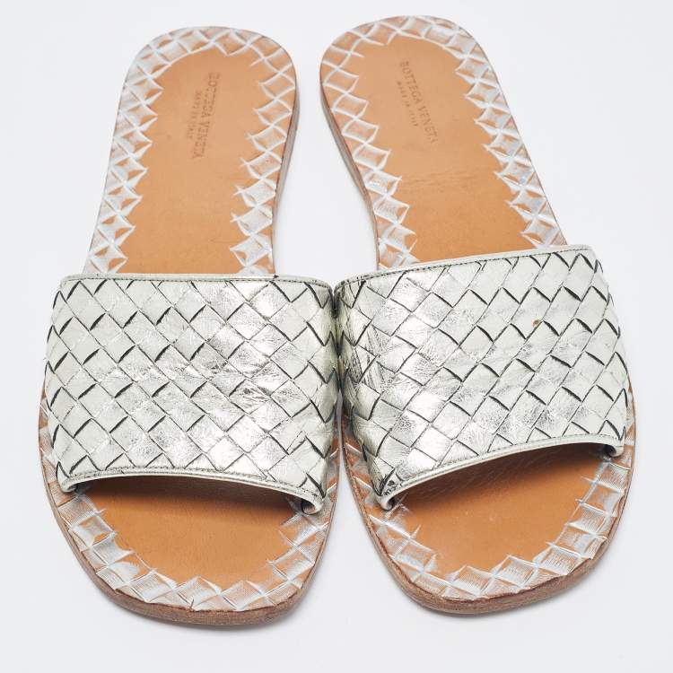 Pre Owned Bottega Veneta Silver Intrecciato Leather Flat Slides Size 40