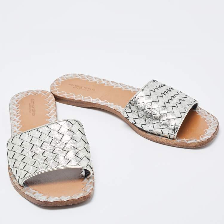 Pre Owned Bottega Veneta Silver Intrecciato Leather Flat Slides Size 40