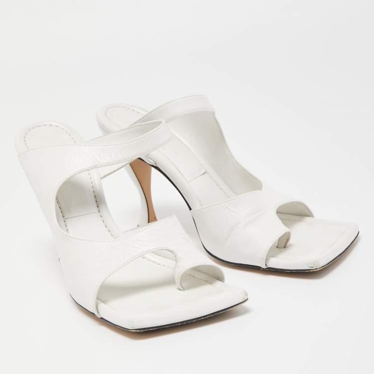 Pre Owned Bottega Veneta White Leather Square Toe Slides Size 38.5