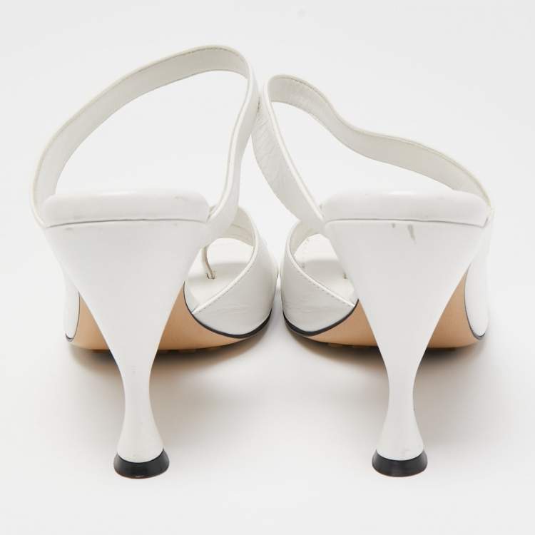 Pre Owned Bottega Veneta White Leather Square Toe Slides Size 38.5