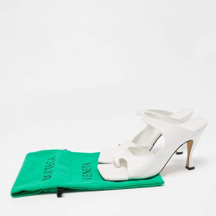 Pre Owned Bottega Veneta White Leather Square Toe Slides Size 38.5