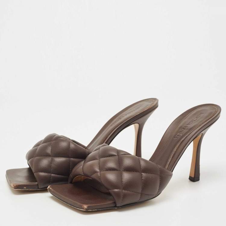 Pre Owned Bottega Veneta Brown Quilted Padded Leather Slide Sandals Size 39