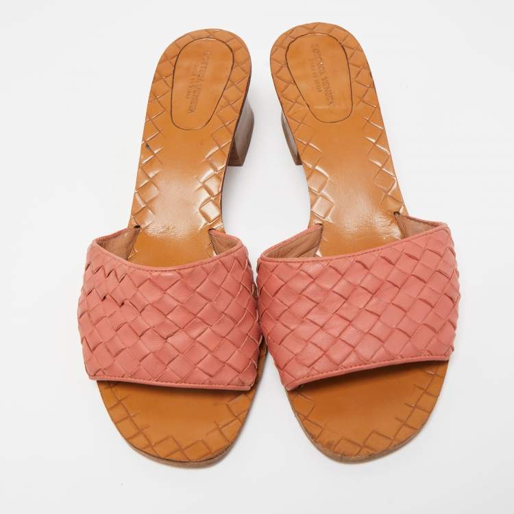 Pre Owned Bottega Veneta Pink Leather Slides Size 39.5   