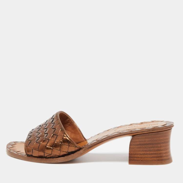 Pre Owned Bottega Veneta Gold Metallic Woven Leather Ravello Slides Size 35.5 