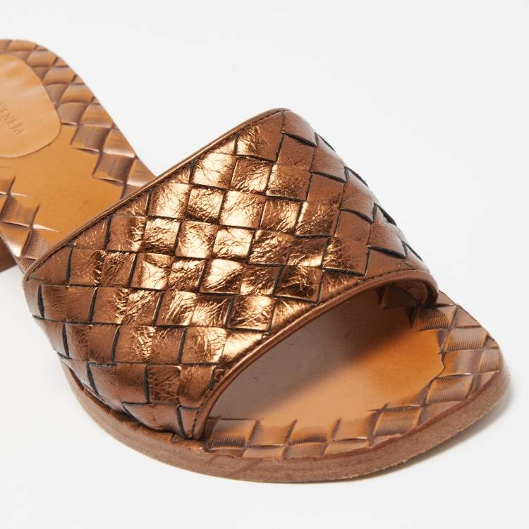 Pre Owned Bottega Veneta Gold Metallic Woven Leather Ravello Slides Size 35.5 