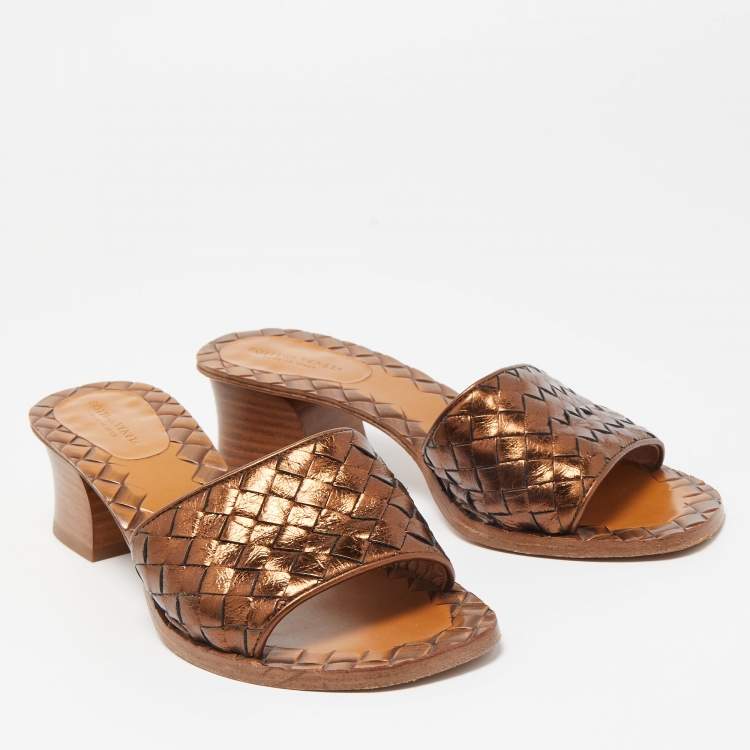 Pre Owned Bottega Veneta Gold Metallic Woven Leather Ravello Slides Size 35.5 