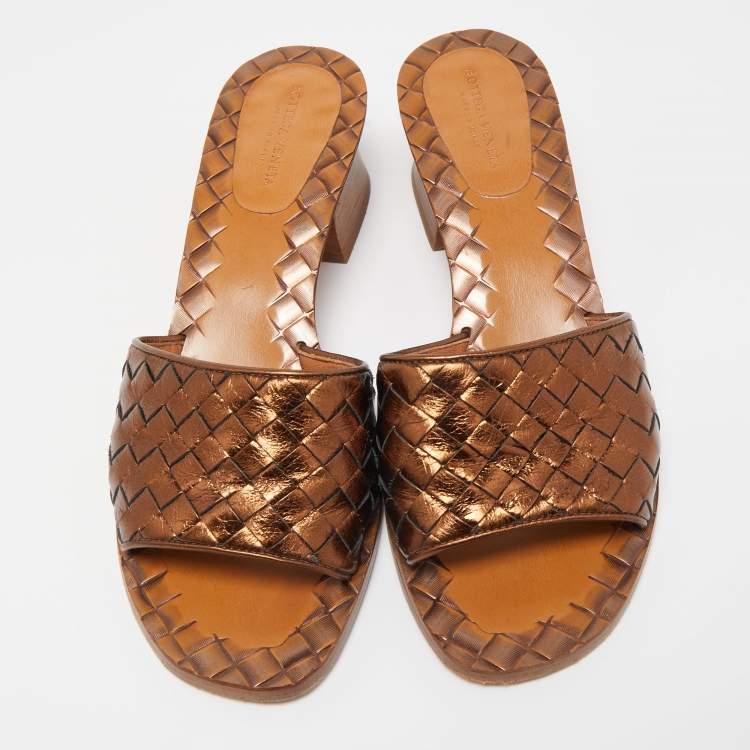 Pre Owned Bottega Veneta Gold Metallic Woven Leather Ravello Slides Size 35.5 