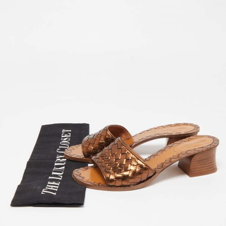Pre Owned Bottega Veneta Gold Metallic Woven Leather Ravello Slides Size 35.5 