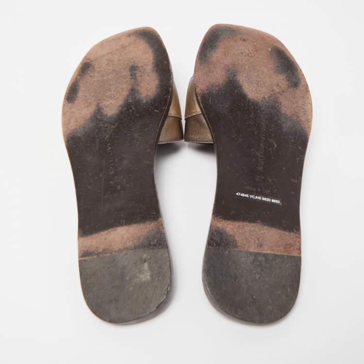 مملوكة مسبقًا Bottega Veneta Metallic Leather Buckle Detail Flat Slides Size 37