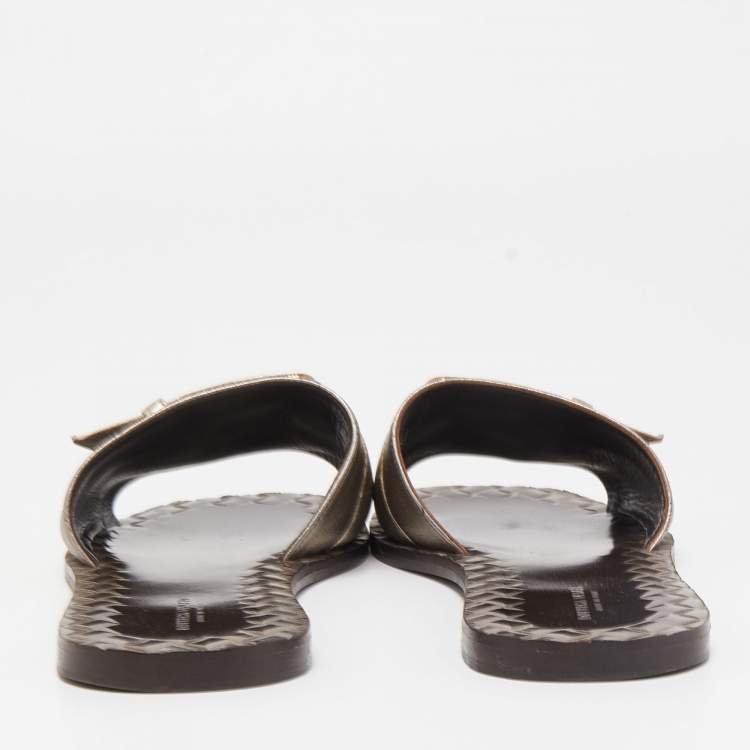 مملوكة مسبقًا Bottega Veneta Metallic Leather Buckle Detail Flat Slides Size 37