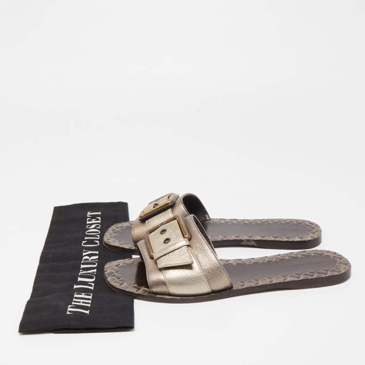 مملوكة مسبقًا Bottega Veneta Metallic Leather Buckle Detail Flat Slides Size 37