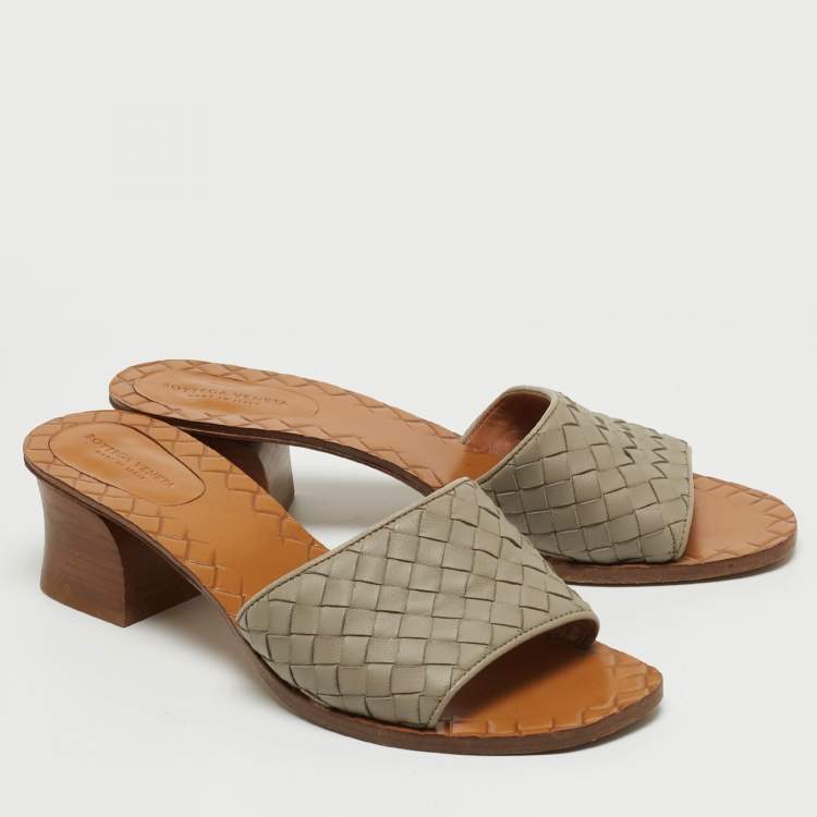 Pre Owned Bottega Veneta Grey Intercciato Leather Slides Size 38 
