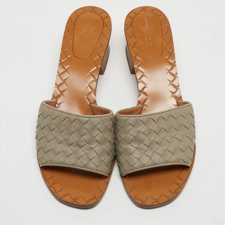 Pre Owned Bottega Veneta Grey Intercciato Leather Slides Size 38 