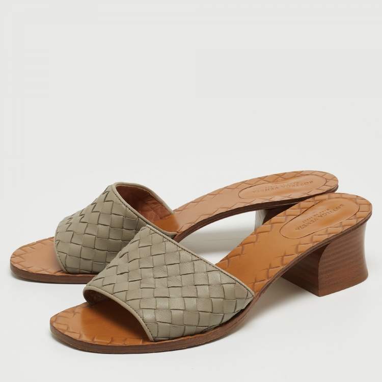 Pre Owned Bottega Veneta Grey Intercciato Leather Slides Size 38 