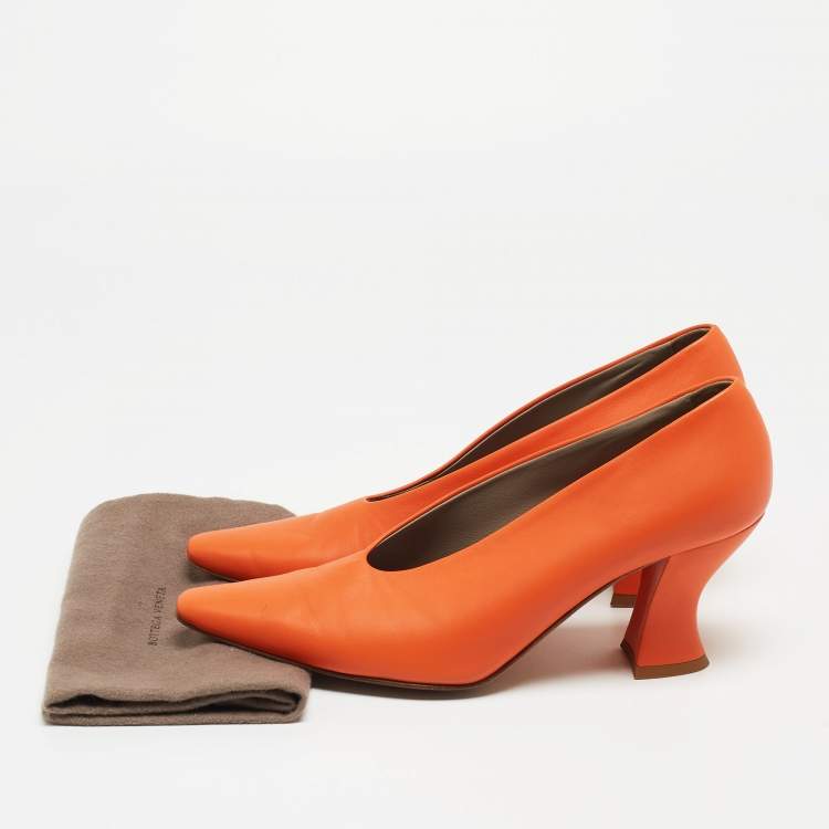 Pre Owned Bottega Veneta Orange Leather Almond Curved Pumps Size 40