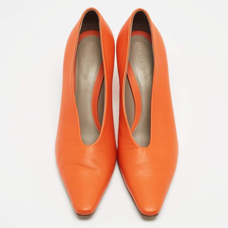 Pre Owned Bottega Veneta Orange Leather Almond Curved Pumps Size 40