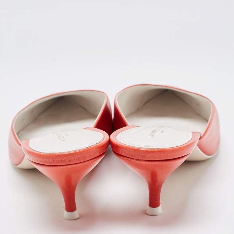 مملوكة مسبقًا Bottega Veneta Orange Leather Mules Size 37