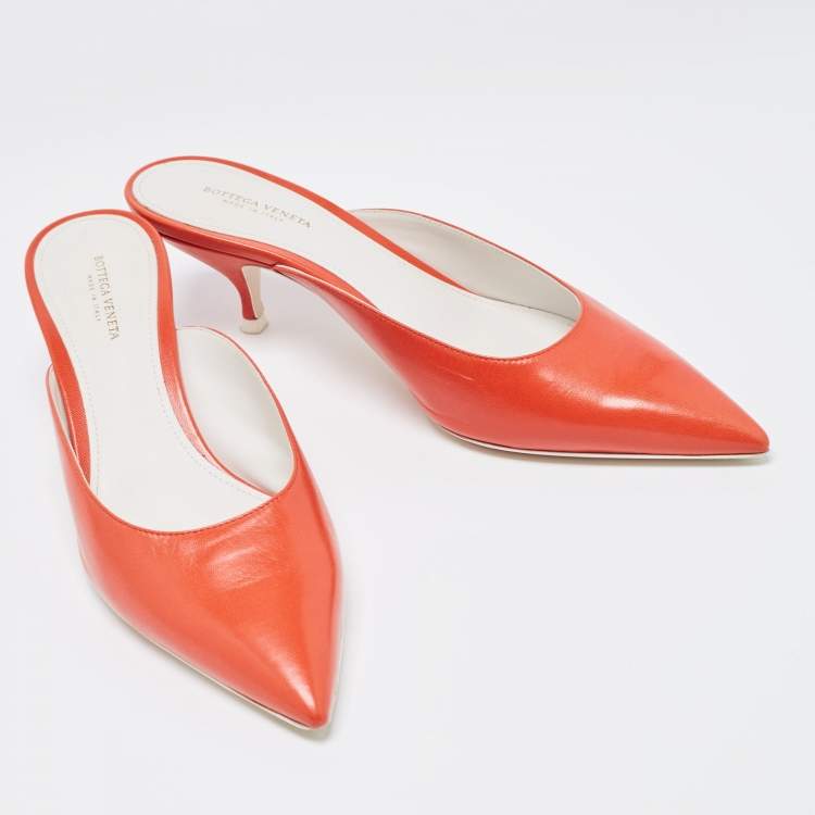 مملوكة مسبقًا Bottega Veneta Orange Leather Mules Size 37