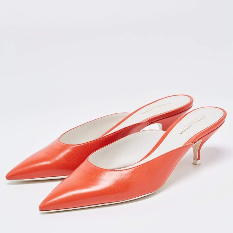 مملوكة مسبقًا Bottega Veneta Orange Leather Mules Size 37